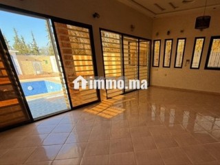 villa-moderne-avec-piscine-en-location