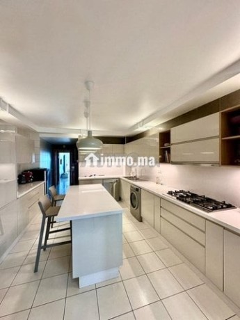 appartement-haut-de-gamme-de-183-m2-non-meuble-big-3