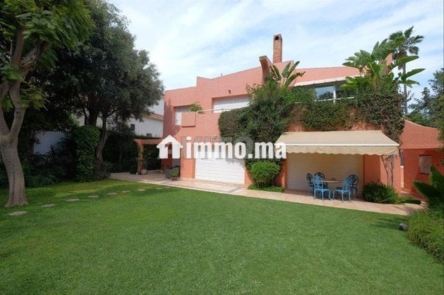 villa-1024-m2-4-chambres-piscine-plein-sud-big-2