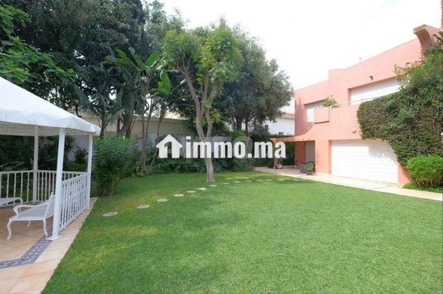villa-1024-m2-4-chambres-piscine-plein-sud-big-4
