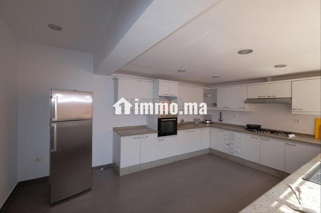 villa-1024-m2-4-chambres-piscine-plein-sud-big-5