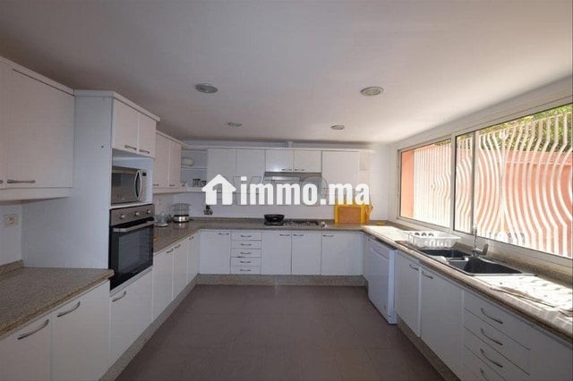 villa-1024-m2-4-chambres-piscine-plein-sud-big-6