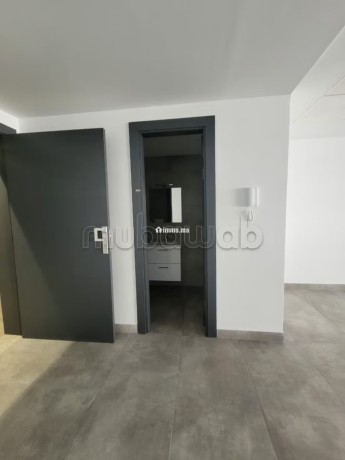bureau-1er-etage-de-haut-standing-en-location-big-3
