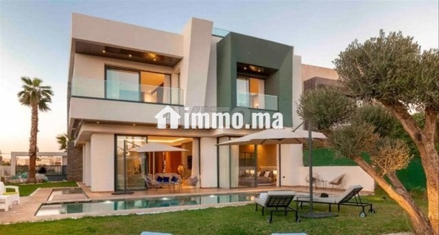 villa-de-luxe-meuble-moderne-4-suites-big-0