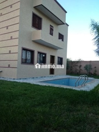 villa-avec-piscine-titre-400m2-big-0