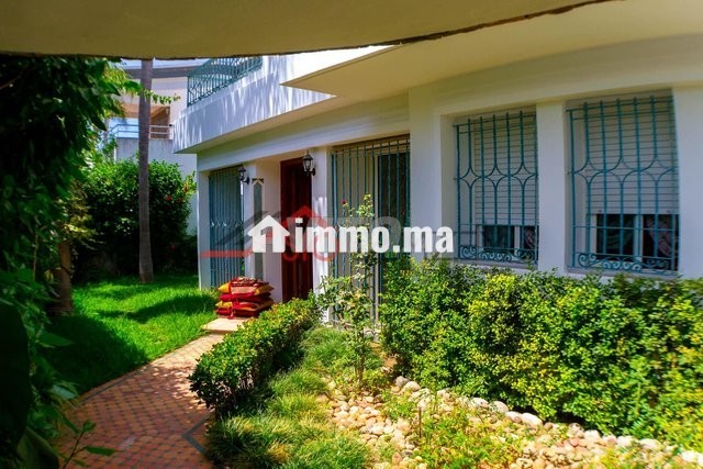 magnifique-villa-de-606-m2-avec-piscine-et-jardin-big-9