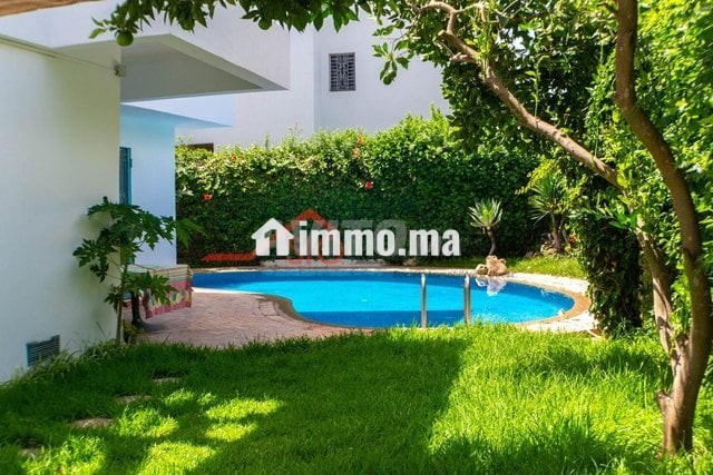 magnifique-villa-de-606-m2-avec-piscine-et-jardin-big-10