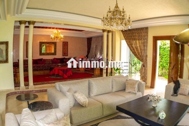 magnifique-villa-de-606-m2-avec-piscine-et-jardin-big-2