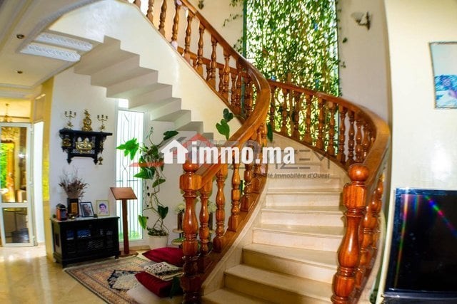 magnifique-villa-de-606-m2-avec-piscine-et-jardin-big-6