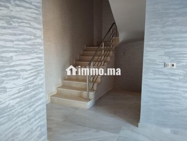 magnifique-villa-sur-3-niveaux-a-sidi-bouzid-big-4