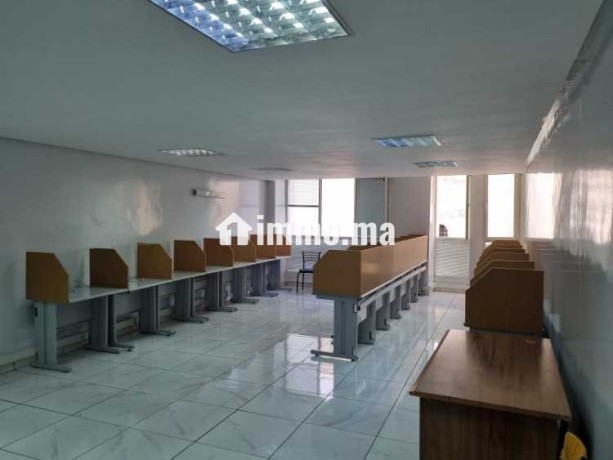 plateau-centre-dappel-bien-equipee-en-location-big-2