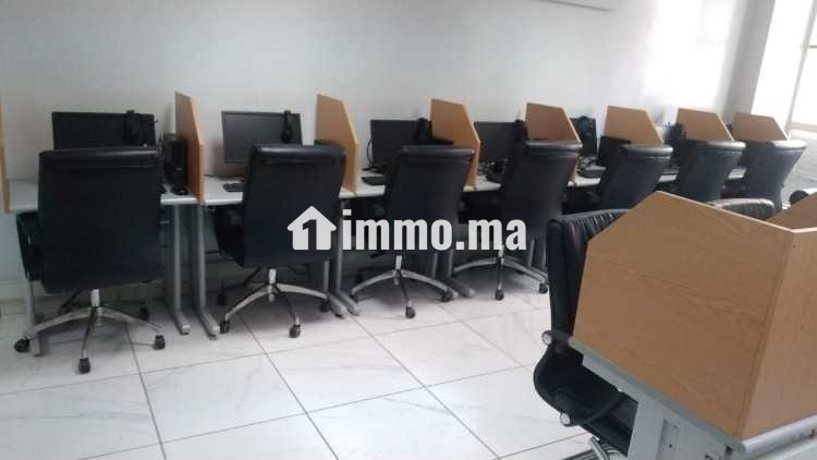 plateau-centre-dappel-bien-equipee-en-location-big-5