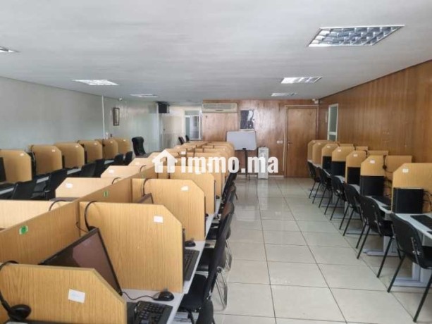 plateau-centre-dappel-bien-equipee-en-location-big-6