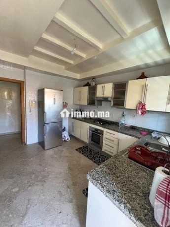 appartement-lumineux-2-chambres-avec-vue-piscine-big-7