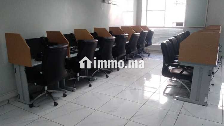 centre-dappel-en-location-avec-des-ordinateurs-big-3