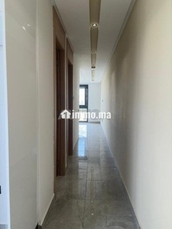 studio-vide-haut-standing-quartier-les-hopitaux-big-1
