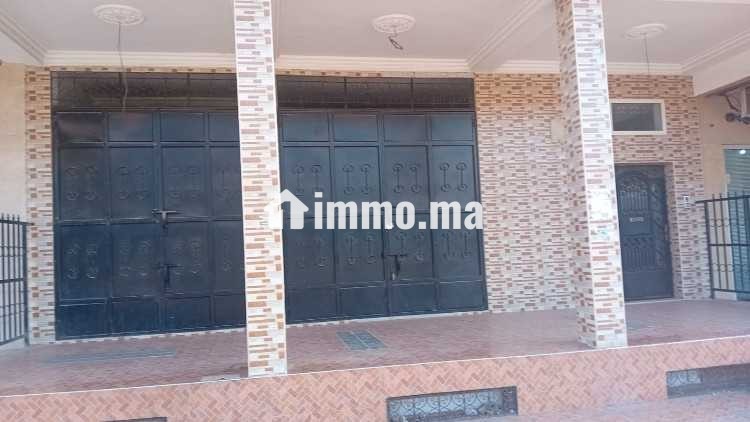 grand-magasin-200-m2-a-louer-proche-gueliz-big-0