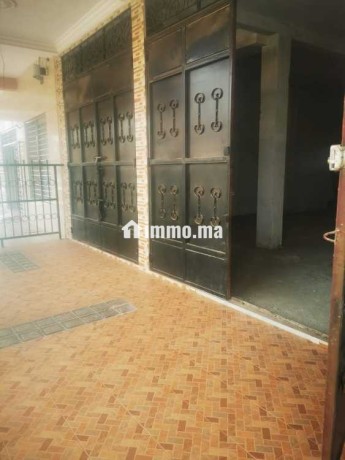 grand-magasin-200-m2-a-louer-proche-gueliz-big-1