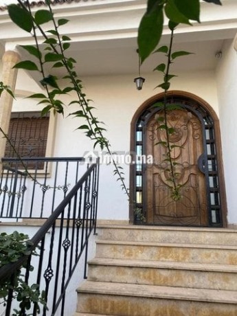 elegante-villa-haut-standing-batie-sur-395m2-big-0