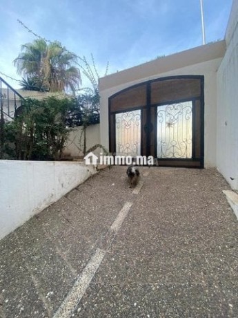 elegante-villa-haut-standing-batie-sur-395m2-big-3