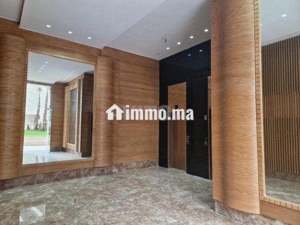 bel-appartement-meuble-a-cfc-big-15