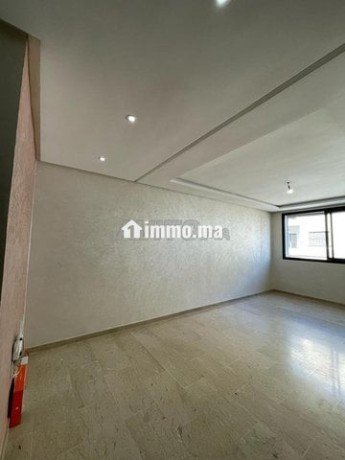 appartement-2-chambres-vide-au-quartier-du-parc-big-2