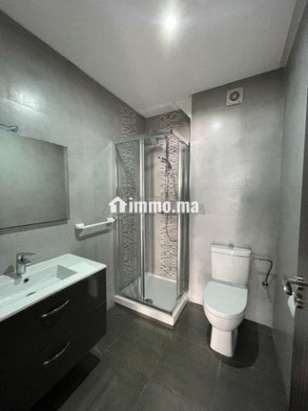 appartement-2-chambres-vide-au-quartier-du-parc-big-5