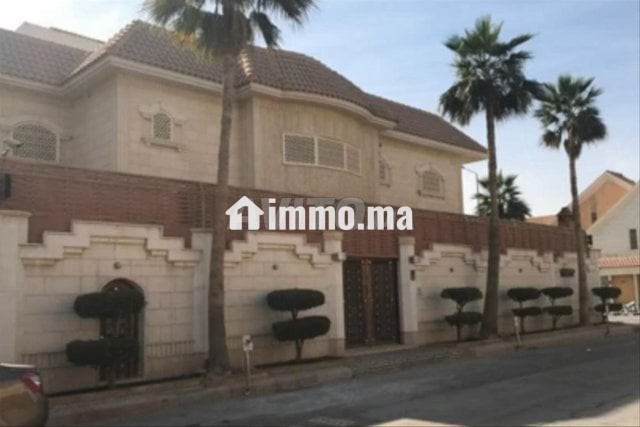 villa-piscine-interieur-chaufee-big-1