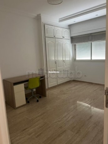 appartement-vide-t4-de-200-m2-big-1