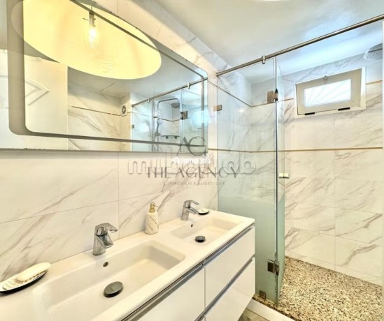 ain-diab-residence-securisee-proximite-mer-triplex-meuble-200m2-a-louer-big-5