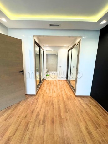 grand-appartement-renove-comme-neuf-big-13
