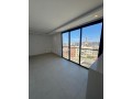 superbe-studio-vide-au-dernier-etage-small-0