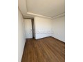 superbe-studio-vide-au-dernier-etage-small-12