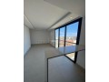 superbe-studio-vide-au-dernier-etage-small-1