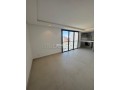 superbe-studio-vide-au-dernier-etage-small-2