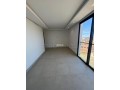 superbe-studio-vide-au-dernier-etage-small-3