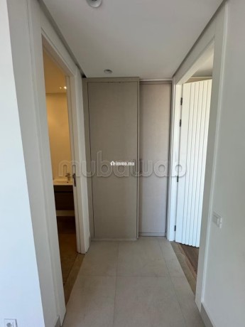 superbe-studio-vide-au-dernier-etage-big-9