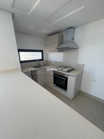 superbe-studio-vide-au-dernier-etage-big-5