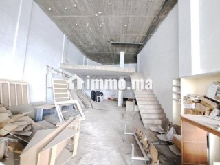 magasin-commercial-4-portes-337-m2-bd-9-avril