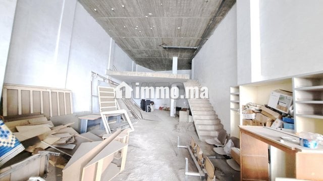 magasin-commercial-4-portes-337-m2-bd-9-avril-big-0