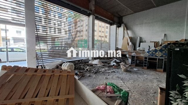 magasin-commercial-4-portes-337-m2-bd-9-avril-big-2