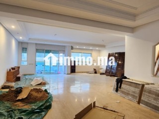a-louer-appartement-renove-de-300-m2-a-racine