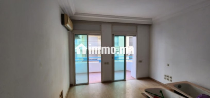 a-louer-appartement-renove-de-300-m2-a-racine-big-1