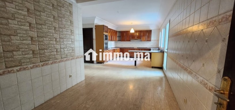 a-louer-appartement-renove-de-300-m2-a-racine-big-5
