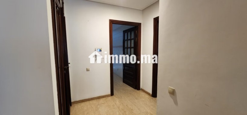 a-louer-appartement-renove-de-300-m2-a-racine-big-6