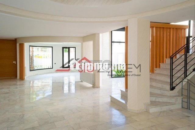 villa-dexception-a-vendre-elegance-et-confort-big-0