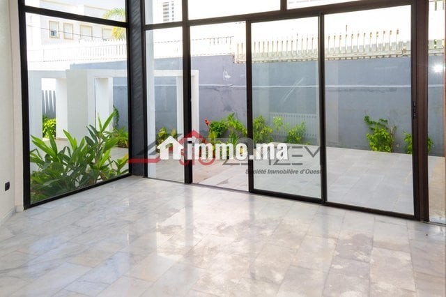 villa-dexception-a-vendre-elegance-et-confort-big-2