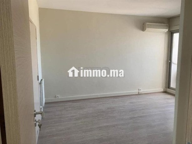 bureau-a-louer-sur-le-boulevard-danfa-big-1