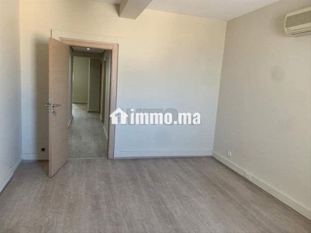 bureau-a-louer-sur-le-boulevard-danfa-big-2