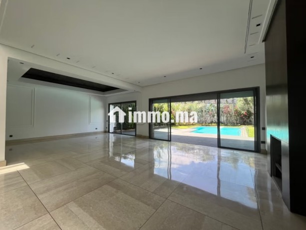 location-villa-de-luxe-a-ain-diab-superficie-500-m2-cheminee-piscine-big-1